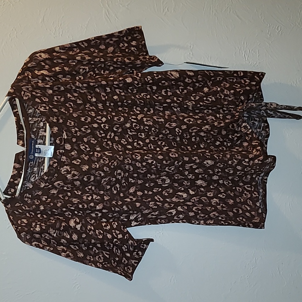 Democracy women's scoop neck shirt XS NWT!